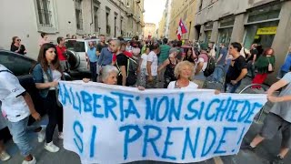 Torino i quotNo Green Passquot tornano in piazza la manifestazione in città [upl. by Valentin]