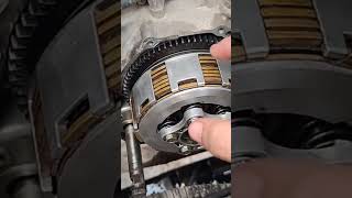 como funciona el clutch de moto motocarro instalacion de discos de clutch notocarro motocarros [upl. by Sharpe924]