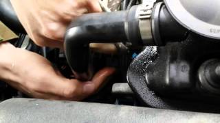 Wolksvagen Pasat 19tdi 1998m Remove engine temperature sensor [upl. by Llezom]