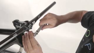 Installing the handlebars on your mountainbike [upl. by Elleinad]