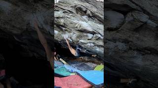 Souvenir Volé 8A 💣 Boulder Chironico Switzerland 🇨🇭 rockclimbing bouldering boulder awesome [upl. by Parrisch]