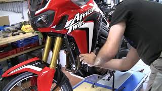 Honda CRF1000  Africa Twin  Elektrisches Zubehör anbauen [upl. by Evette]