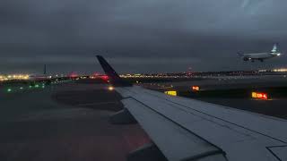 Evening Takeoff  John F Kennedy International  jetBlue E190AR [upl. by Auliffe]