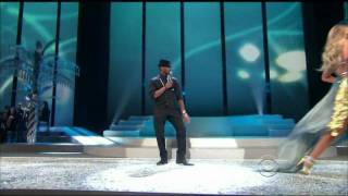 Usher LIVE  Victorias Secret Fashion Show Miami  2008 With songs  Whats your name amp Yeah [upl. by Narine703]