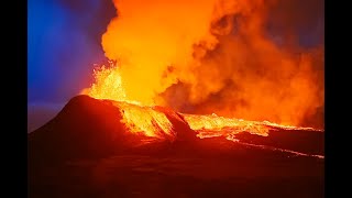 Explosion dun volcan  Léruption de la Fagradalsfjall  ISLANDE 2021 extrait [upl. by Gettings]