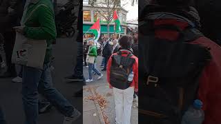 Kamerateam mit Palästina Aufklebern zum Schutz  palestina Demo Berlin b0211 [upl. by Aihsela]