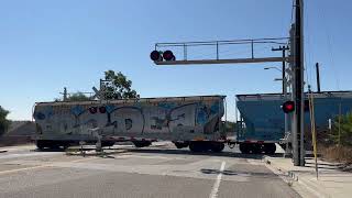 UP 1007 rolls through Saticoy Avenue Railroad Crossing Saticoy CA 73124 [upl. by Rebbecca]