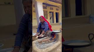 गाँव का शुद्ध भोजन 😋 rajasthan villagelife khana देसी youtubeshorts village culture shorts [upl. by Burt888]