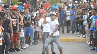 Batalla De Gallos Dembow  Vídeo Oficial Bailando Dembow 2014 [upl. by Sanbo80]