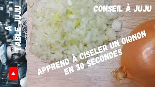 Comment ciseler un oignon  A table Juju [upl. by Ettenajna862]