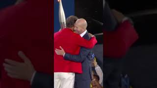 Nadal recibe la antorcha olímpica de manos de Zidane en la inauguración de los Juegos de Paris [upl. by Leber]