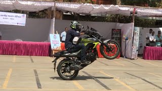 Honda hornet 160r Stunts at MSU FootprintsBaroda [upl. by Muiram763]