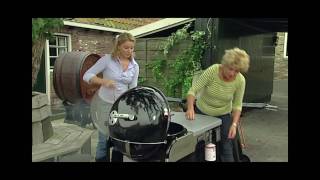 Aansteken van een Weber barbecue [upl. by Adnolahs]