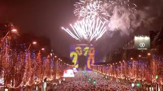 À Paris les meilleurs moments du spectacle du Nouvel An sur les ChampsÉlysées [upl. by Wiedmann]