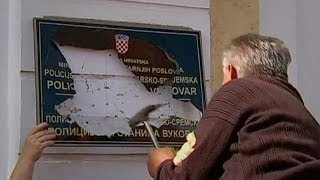 Croatie  le cyrillique divise un peu plus Vukovar  reporter [upl. by Nauj]