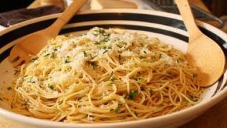 Garlic Spaghetti Spaghetti Aglio e Olio  Food Wishes [upl. by Manfred]