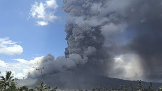 Flights to and from Bali cancelled after volcanic eruption [upl. by Baptiste]