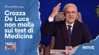 Crozza De Luca e la sua posta del cuore quotMi scrivono tutti i ragazzi che non hanno passato medicinaquot [upl. by Rye]