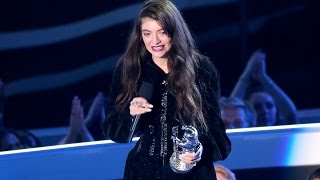 Lorde Wins Best Rock Video VMA amp Curses Onstage During Acceptance Speech  2014 VMAs [upl. by Hilbert558]