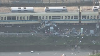 踏切で電車と車衝突、脱線 神奈川・厚木、小田急線 [upl. by Nodrog265]