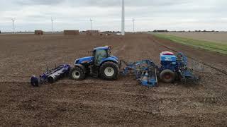 New Holland T7070 amp Lemken Solitair 9 Drilling Winter Wheat Goole Fields [upl. by Nylrac]