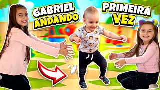 😍 GABRIEL APRENDENDO A ANDAR PELA PRIMEIRA VEZ 😱 JÉSSICA GODAR LAURINHA E HELENA E GABRIEL [upl. by Azyl452]