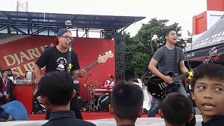 Penampilan pertama matien ex closehead bersama stand here alone [upl. by Okiam]