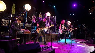 The Pretenders on Austin City Limits quotMiddle of the Roadquot [upl. by Ettennil]