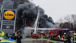 Großbrand in ErkrathHochdahl  Riesige Rauchwolke kilometerweit sichtbar  21122020 [upl. by Yelsek]