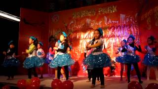 Barbie girl dance  2A5 Đòan Thị Đỉêm [upl. by Otnas]