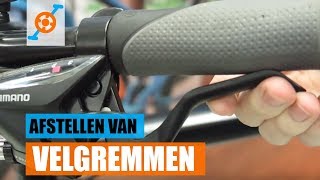 Fiets remmen afstellenaanspannen [upl. by Aronel]