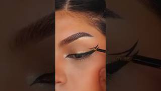 Cat Eyeliner 😻Tutorial dolleyes makeuphackscateyelook hacks shorts eyelinertoturialbeautytips [upl. by Cato]