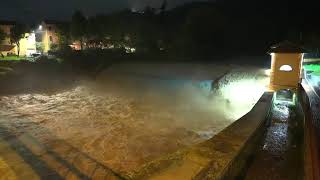 Bologna il fiume Savena raggiunge la soglia rossa a San Ruffillo video dellacqua [upl. by Niarfe]