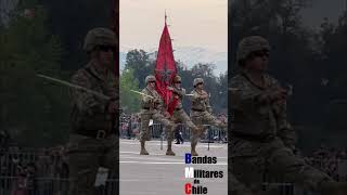 Parada Militar 2023 Himno del Regimiento Chacabuco y desfile de los Estandartes y Coronelas [upl. by Schwejda345]