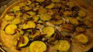 Recette de tarte aux courgettes et vers géants Mo [upl. by Evita540]