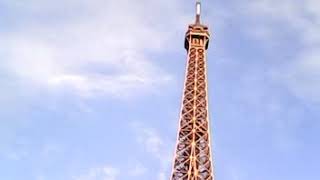 Tour eiffel quais de seine la seine les bateaux mouches Balade a PARIS [upl. by Ecraep198]