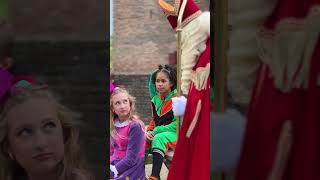 Hoe zou het dit jaar gaan met het Sinterklaasfeest sinterklaas party muziek pietenkidz shorts [upl. by Ahsinom]