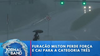 Furacão Milton perde força e cai para a categoria três  Jornal da Band [upl. by Leonanie]