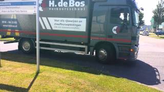 Bocht achteruit met de bakwagen   Verkeersschool H de Bos Lemmer [upl. by Coop]