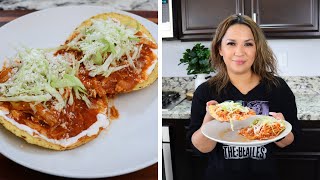 Tostadas de Tinga de Pollo con Chipotle Receta Spicy Shredded Chicken Recipe [upl. by Yhtomit587]