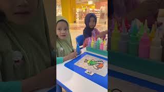 AFRIN DAN HAFIZAH BELAJAR MEWARNAI RUBBER ART DI ONI OLA  ANAK BERSENANGSENANG MEWARNAI shorts [upl. by Bernard]