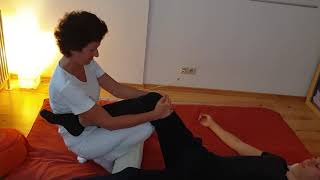 Shiatsu Dehnung unterer Rücken [upl. by Sulamith]