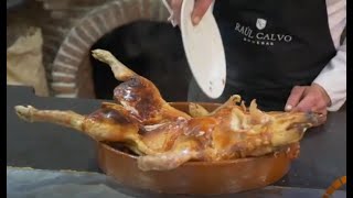 Como hacer cochinillo al horno de leña en cazuela de barro [upl. by Dranik721]