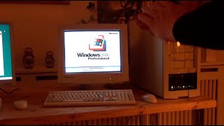 Startup of a Compaq Proliant Server and running Winamp Webcam amp Retro Music in the NIGHTTIME [upl. by Dahij3]