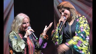 RAYMONDE EL BIDAOUIA amp DALAL BERNOUSSI Deux Divas chantent ensemble à Essaouira Le Maroc [upl. by Zednanreh]