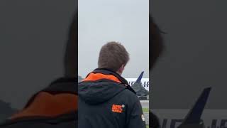 Icelandair 767300 not full video taking off aviation shortvideo planespotting iceland air [upl. by Swehttam]