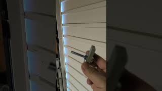 sécuriser une porte de garage astuce  secure a garage door DIY [upl. by Wilkie782]