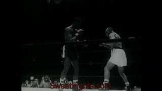 Ezzard Charles vs Jersey Joe Walcott II  Full Fight in Color 731951 [upl. by Vale]