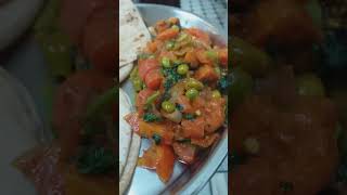 Gajar Matar ki Sabzi Roti gajar gajarmatarkisabji foodlover streetfood ApnaIndianFoodies17 [upl. by Ahsuat]