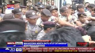 Bentrok dengan Polisi 4 Mahasiswa Pingsan [upl. by Ellerd]